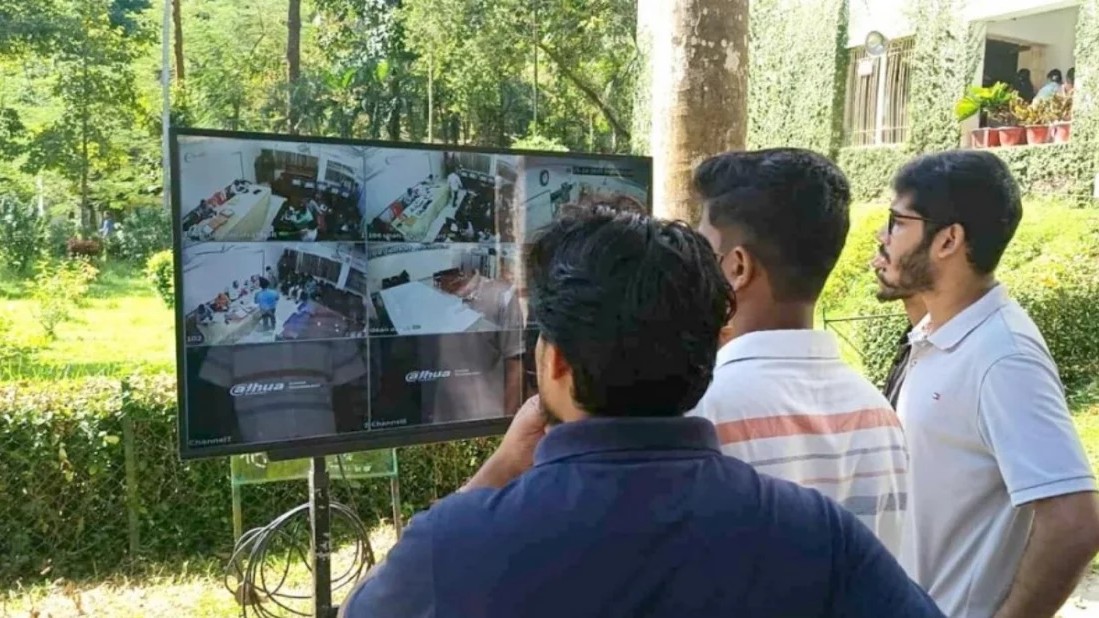 চাকসু নির্বাচনে ভোটগ্রহণ সরাসরি সম্প্রচার ১৪টি এলইডি স্ক্রিনে